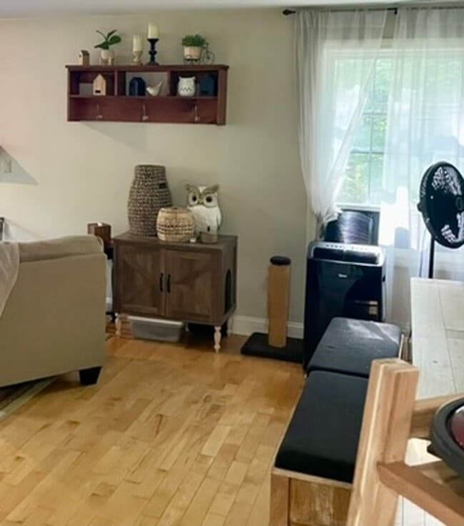 Building Photo - Sublet available now to May. Stunning 5 be...