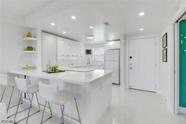 Building Photo - 9 High Point Cir N