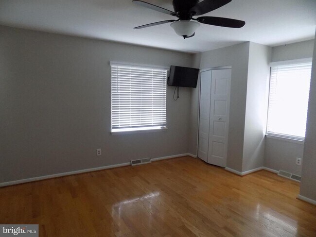 Building Photo - 313 Glenville Rd