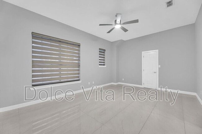 Building Photo - 10613 N 24th St