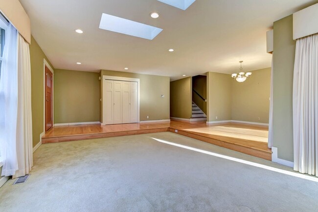 Building Photo - 5180 Highland Dr