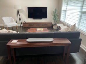 Building Photo - 3737 Lakeshore Dr