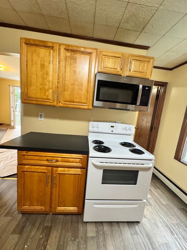 Building Photo - 10 Valley St