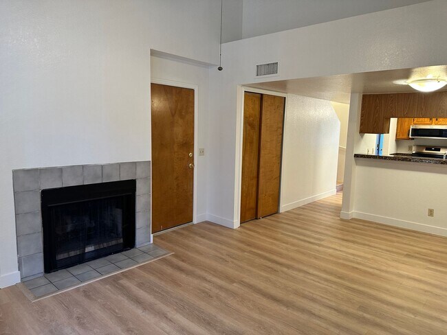 Building Photo - Mesa Condo