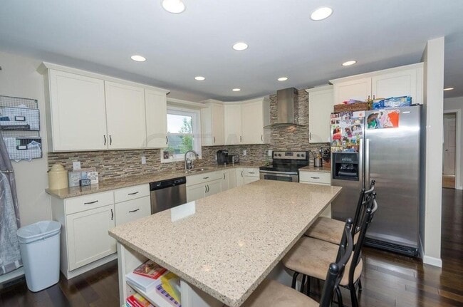 Building Photo - Awesome 5 Bedroom, 3 Bathroom Single Family Home for Rent in EGF