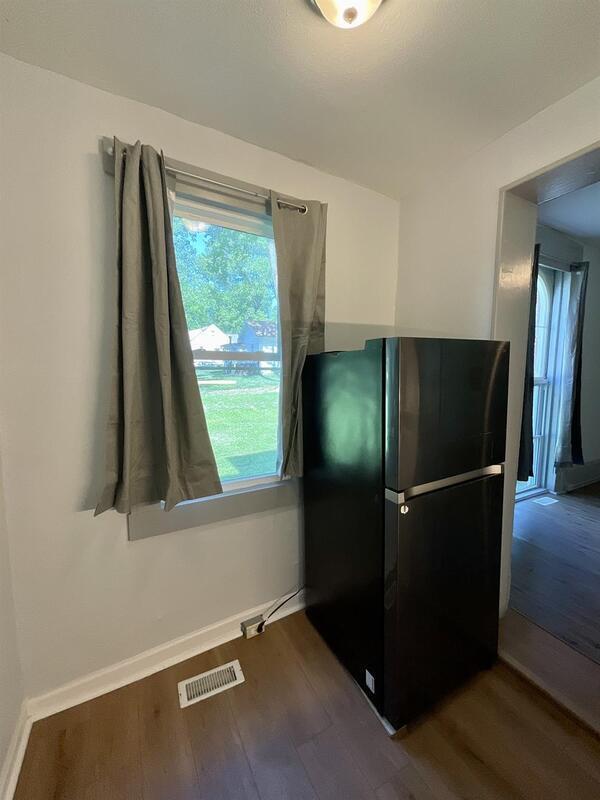 Building Photo - 608 W Schuetz St