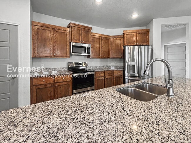 Building Photo - 702 Freedom Cir