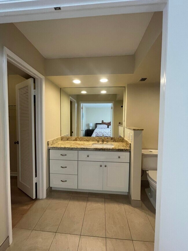 Building Photo - 450 Egret Cir