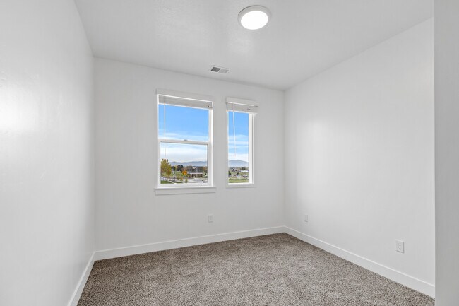 Building Photo - 5801 S Garnet Dr