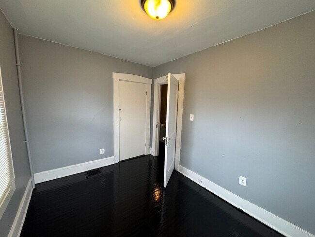 Building Photo - 3632-3634 Birchwood Ave