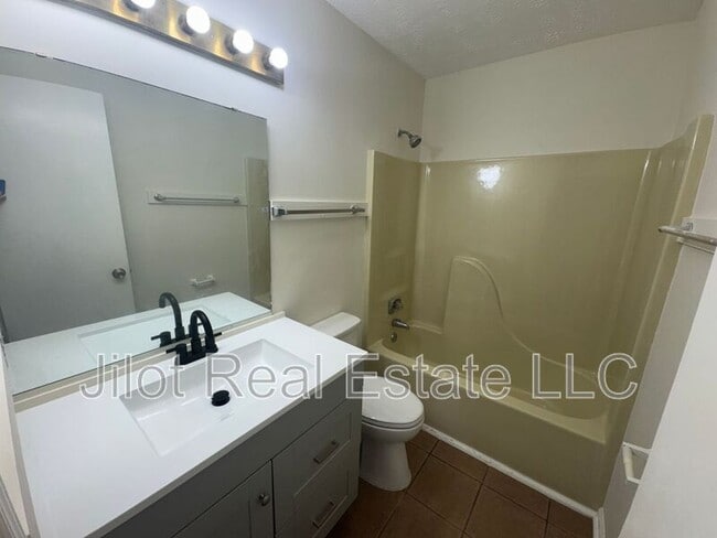 Building Photo - 5804 Sheldon Ct