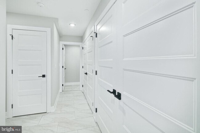 Building Photo - 411 W Hewson St