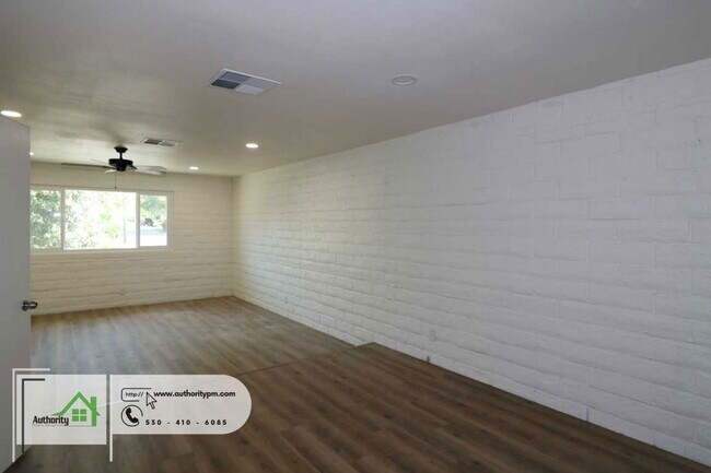 Building Photo - 1105 Olive Ave