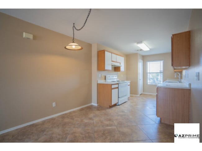 Building Photo - Exceptional 3/2 Phoenix Home with Oversize...