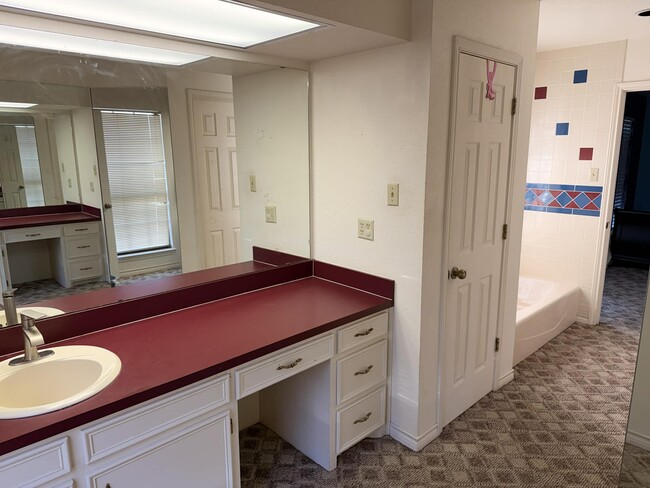 Building Photo - 1609 Westwind Dr