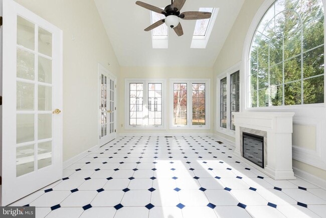 Building Photo - 14209 Floral Park Dr