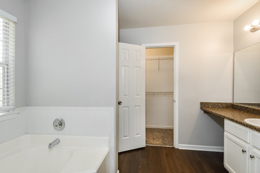 Building Photo - 3209 Lower Creek Dr