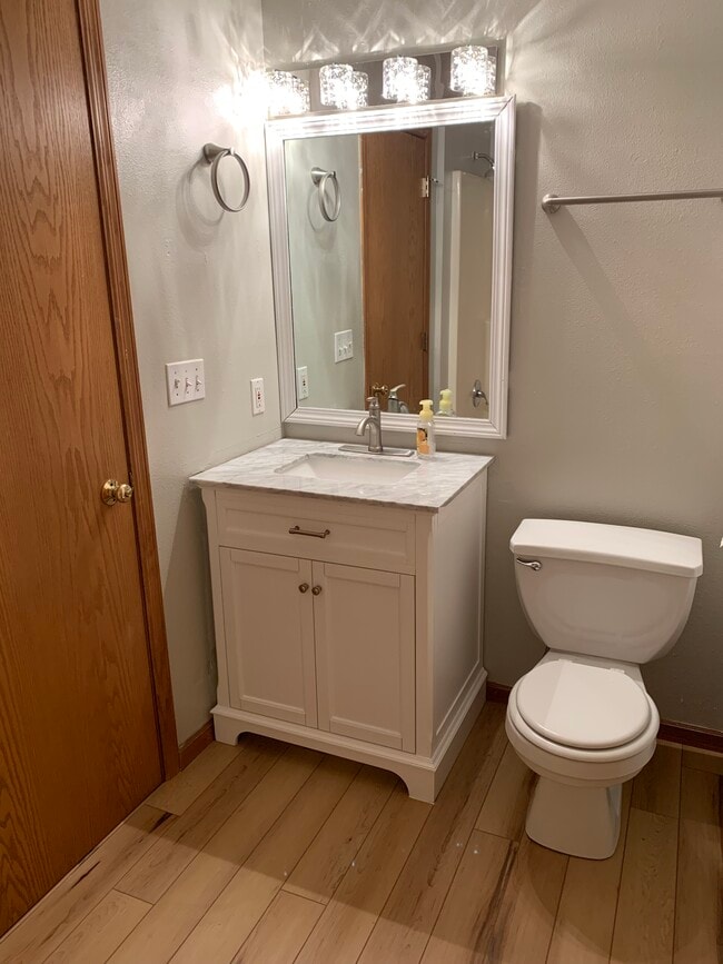 upstairs bethroom - 2520 Walden Rd