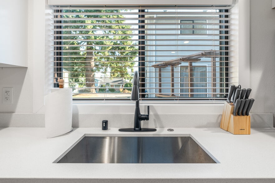 Building Photo - 12729 Evanston Ave N