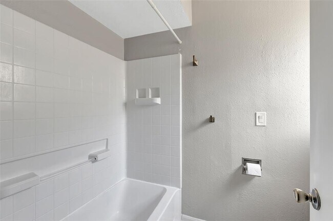 Building Photo - 2414 Chanay Ln
