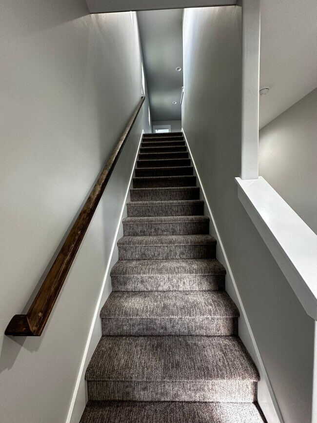 Building Photo - Beautiful and New 3 Bedroom Home