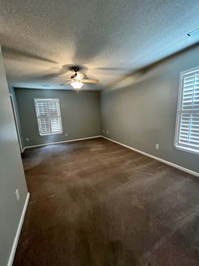Building Photo - 1019 Golden Aspen Dr