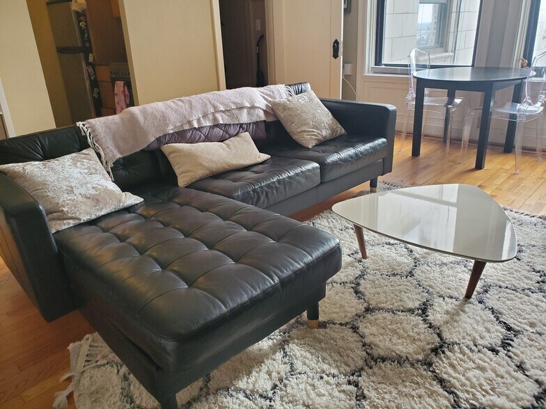 Building Photo - 15 E Kirby St