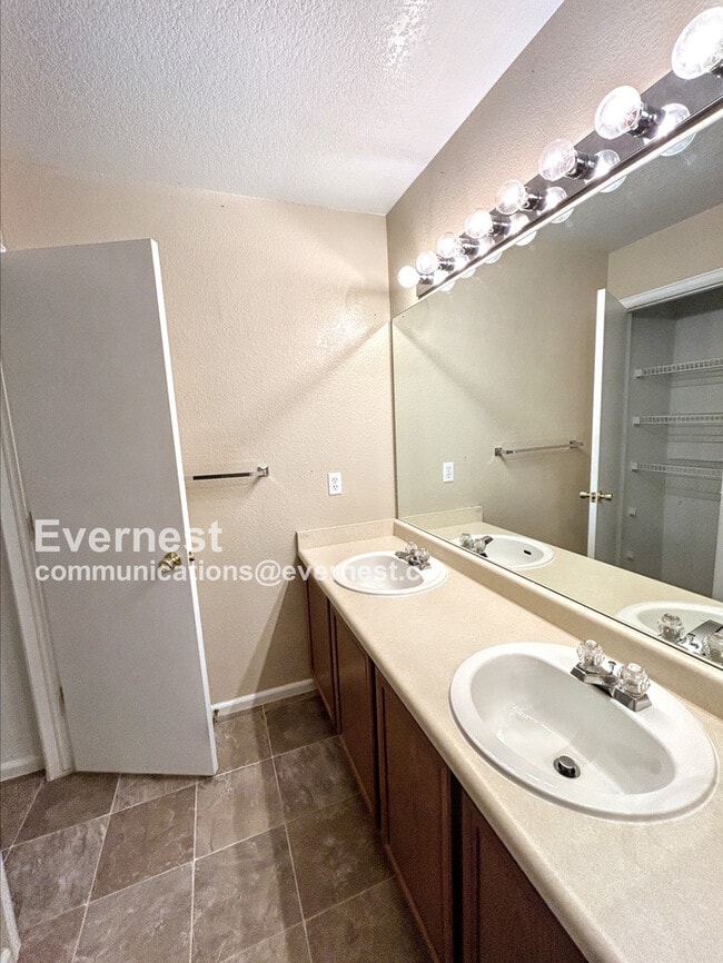 Building Photo - 5906 Ensemble Heights