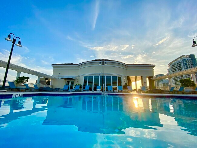 Building Photo - 511 SE 5 Ave