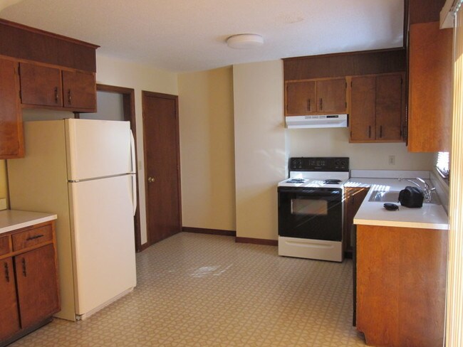 Building Photo - 33 Elderkin Ave