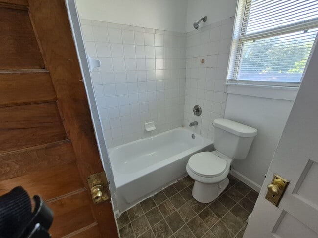 Building Photo - 635 S 39th St