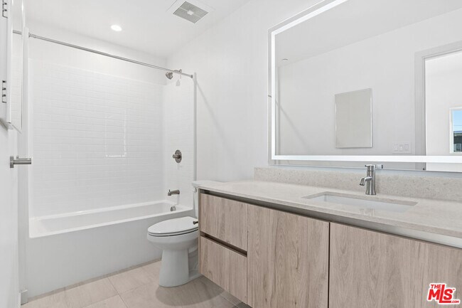 Building Photo - 2521 S Orange Dr