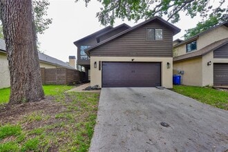 Building Photo - 13703 Sweetwater Cove Pl