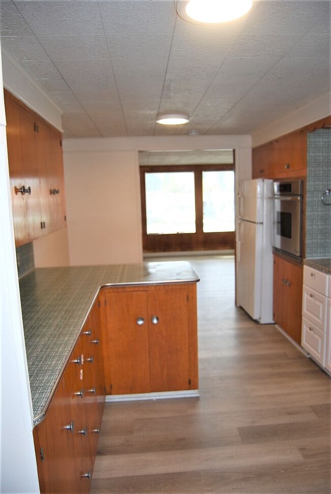 Building Photo - 2 Bedroom 1 Bath Apt. Newberg OR 97132