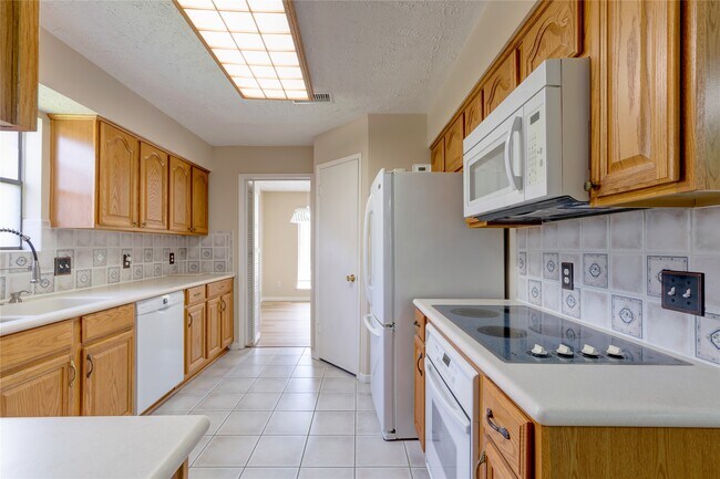 Building Photo - 2902 Field Line Dr