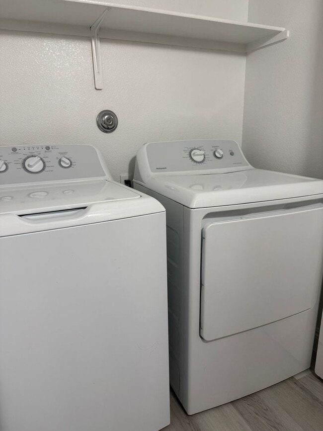 Building Photo - 2BD/2BATH CONDO