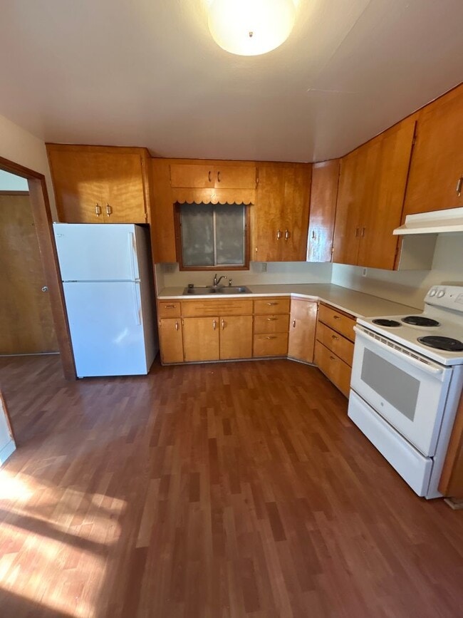 Building Photo - No Rent Until February!! 3 Bedroom 1 Bath House Country Feel with City Access!