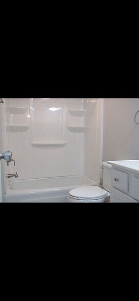 Building Photo - 908 Chatham Ln