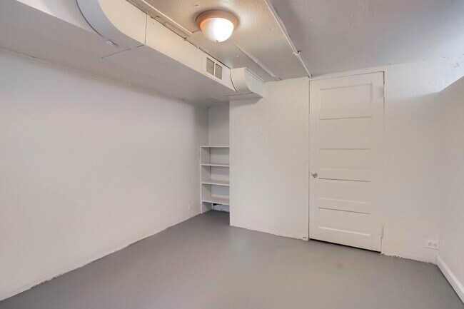 Building Photo - Charming 3 bedroom House in the heart of E...