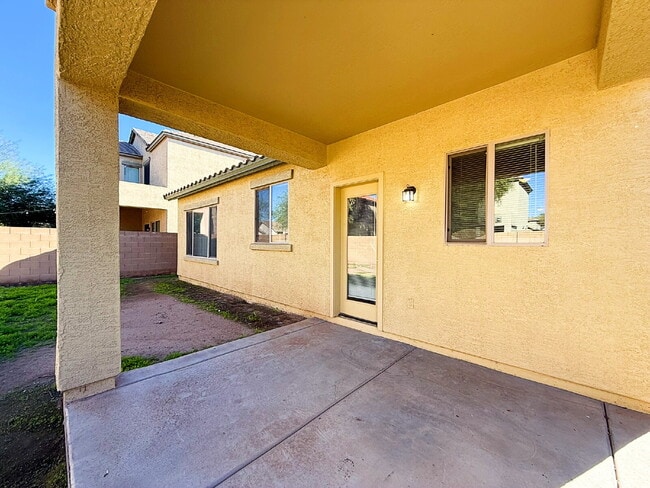 Building Photo - "Charming 3-Bed, 2-Bath Oasis with 1,430 Sq Ft in Phoenix's Heart!"