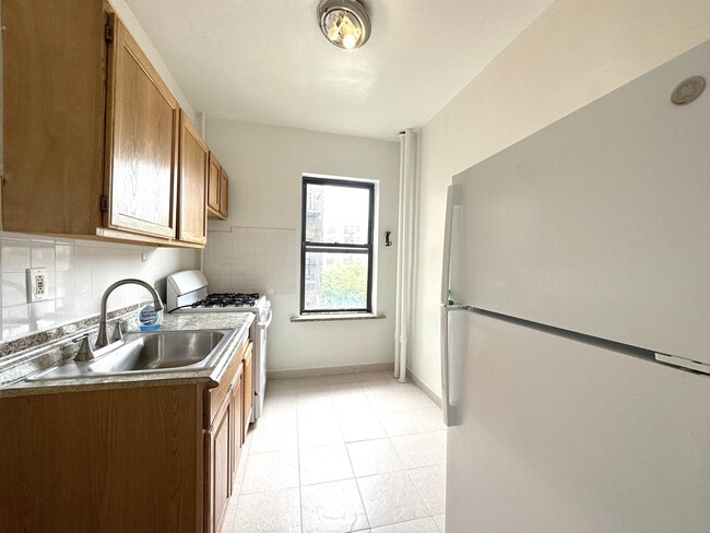 Building Photo - 117 Corbin Ave