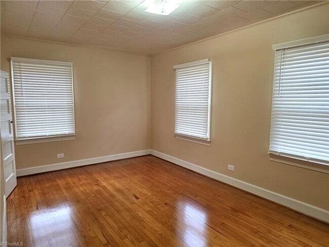 Building Photo - 816 Banner St