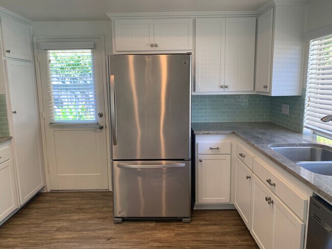 Building Photo - Pool Home with Fireplace & 2-Car Garage