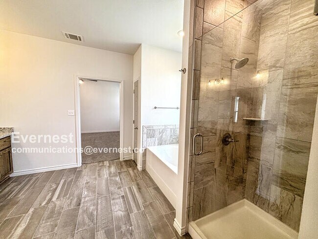 Building Photo - 8507 Glade Dr