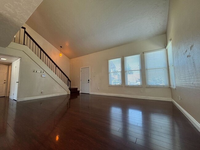 Building Photo - Prime Fresno Location Near River Park and ...