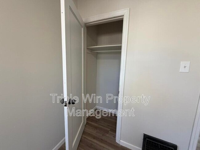 Building Photo - 17 St Genevieve Ct