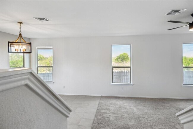 Building Photo - 925 Yellow Ribbon Trl