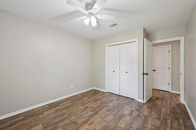 Building Photo - 1135 Ivy Ln