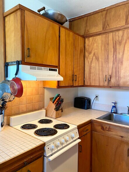 Kitchen with range - 206 Hanshaw Rd