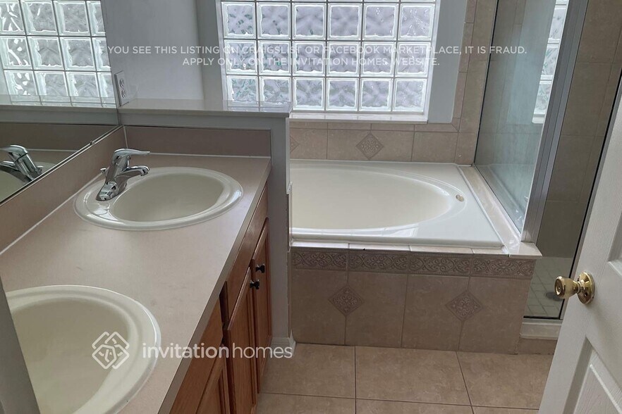 Building Photo - 14711 Sapodilla Dr